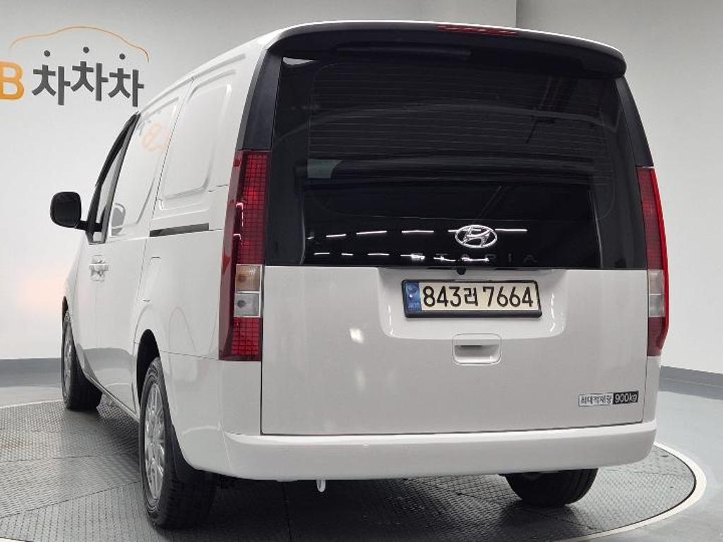2023 HYUNDAI STARIA 