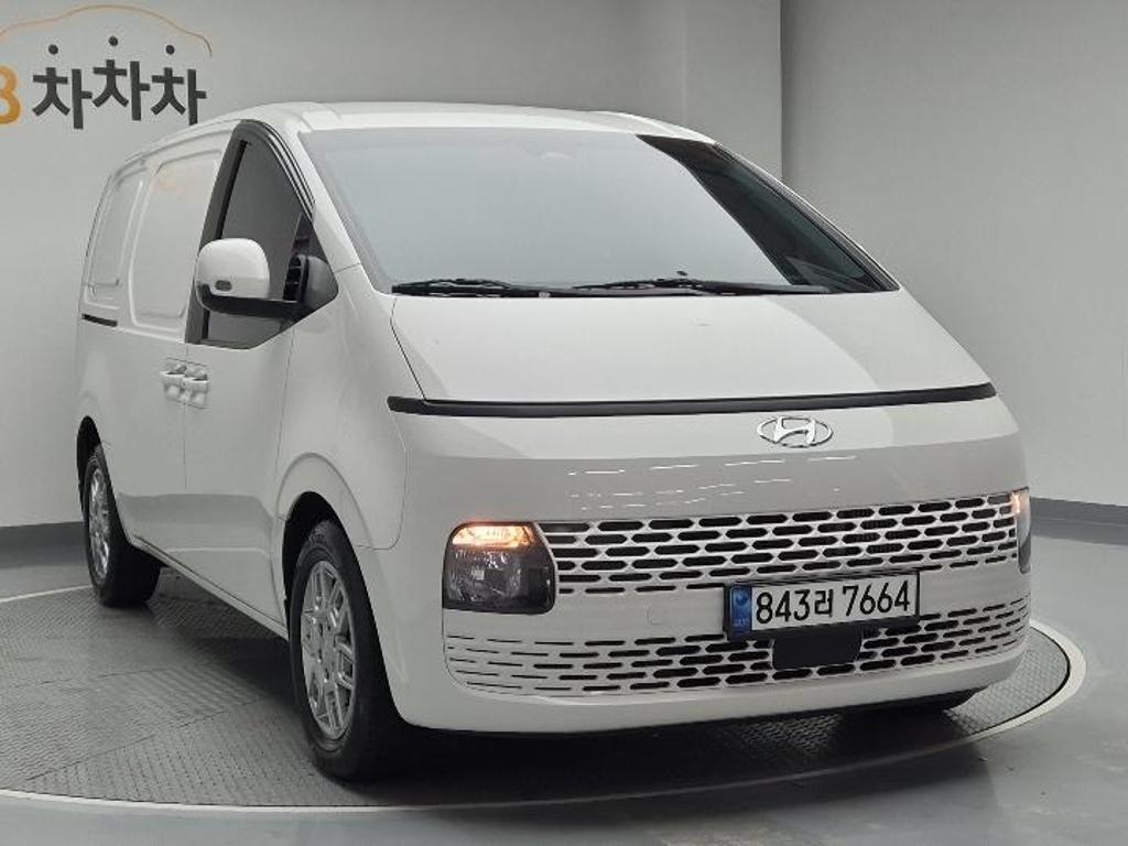 2023 HYUNDAI STARIA 