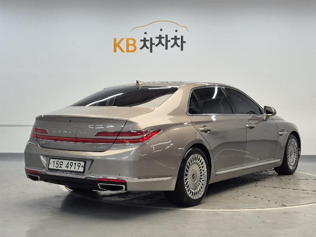 2019 GENESIS G90 