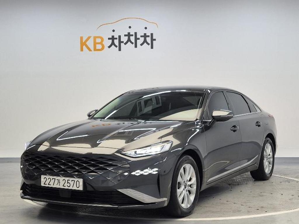 2022 KIA K8 