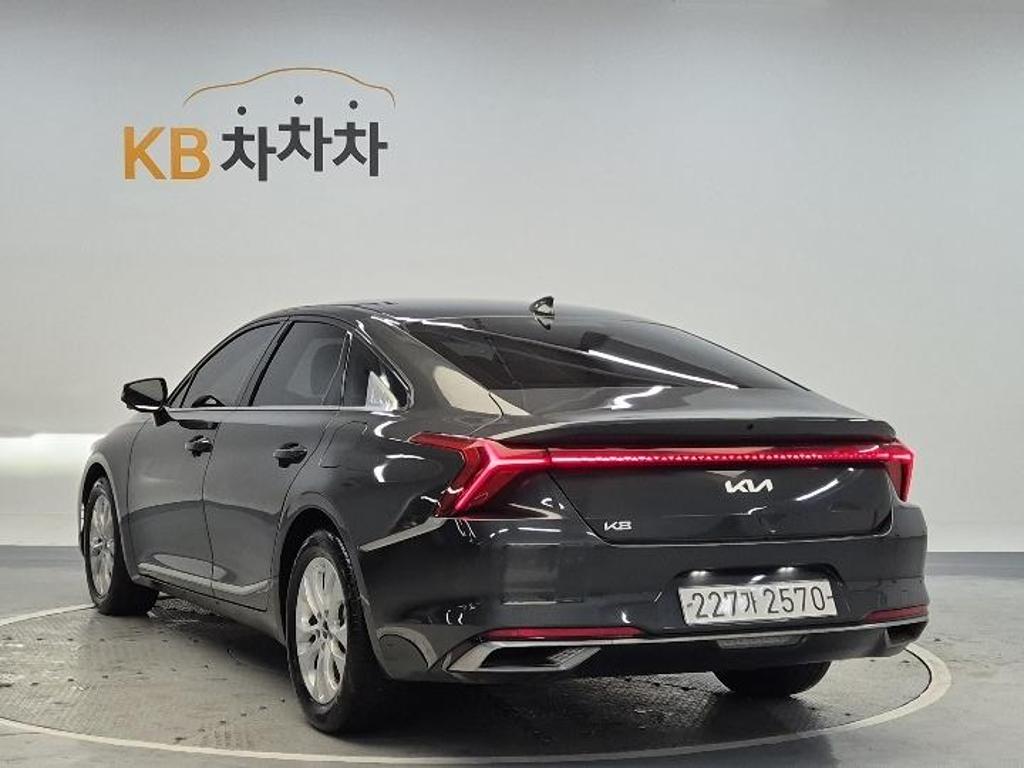 2022 KIA K8 