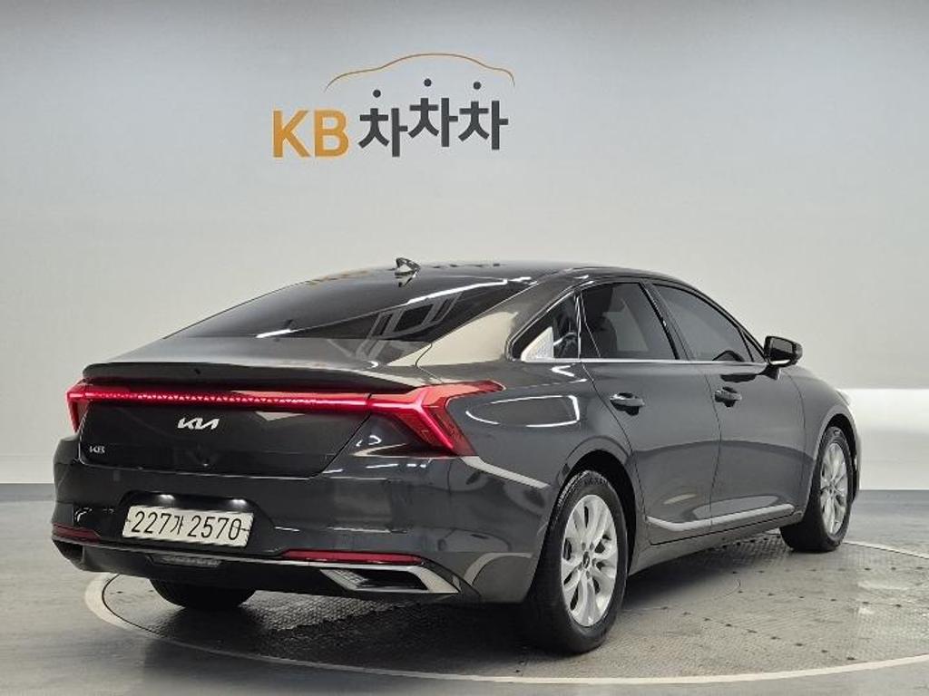 2022 KIA K8 