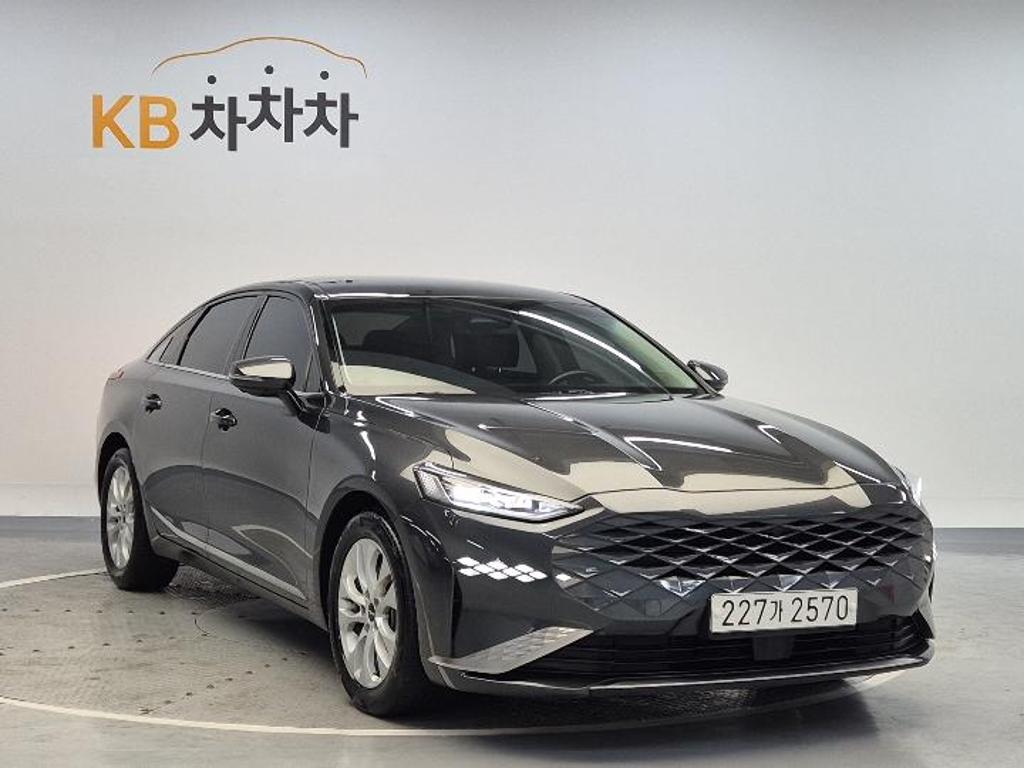 2022 KIA K8 