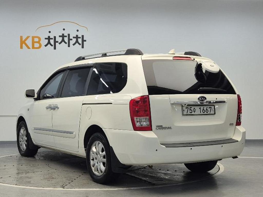 2008 KIA GRAND CARNIVAL 