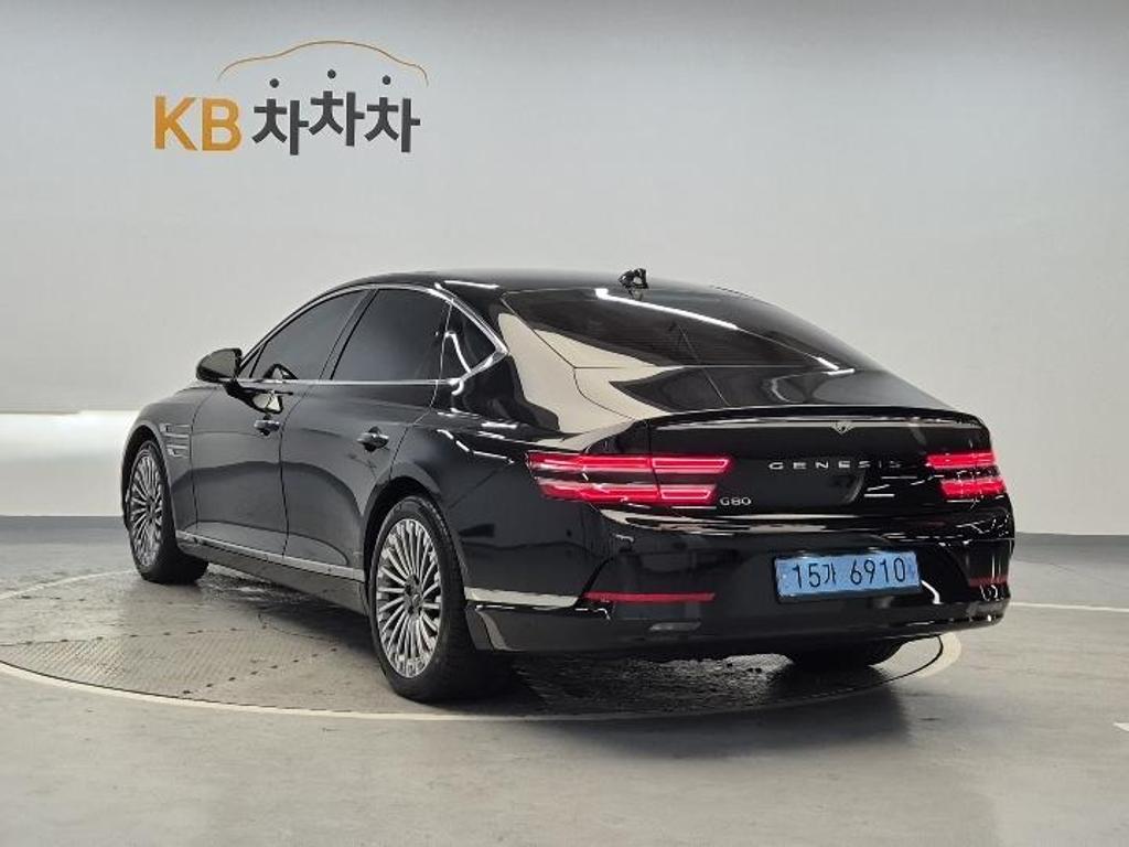 2022 GENESIS eG80 