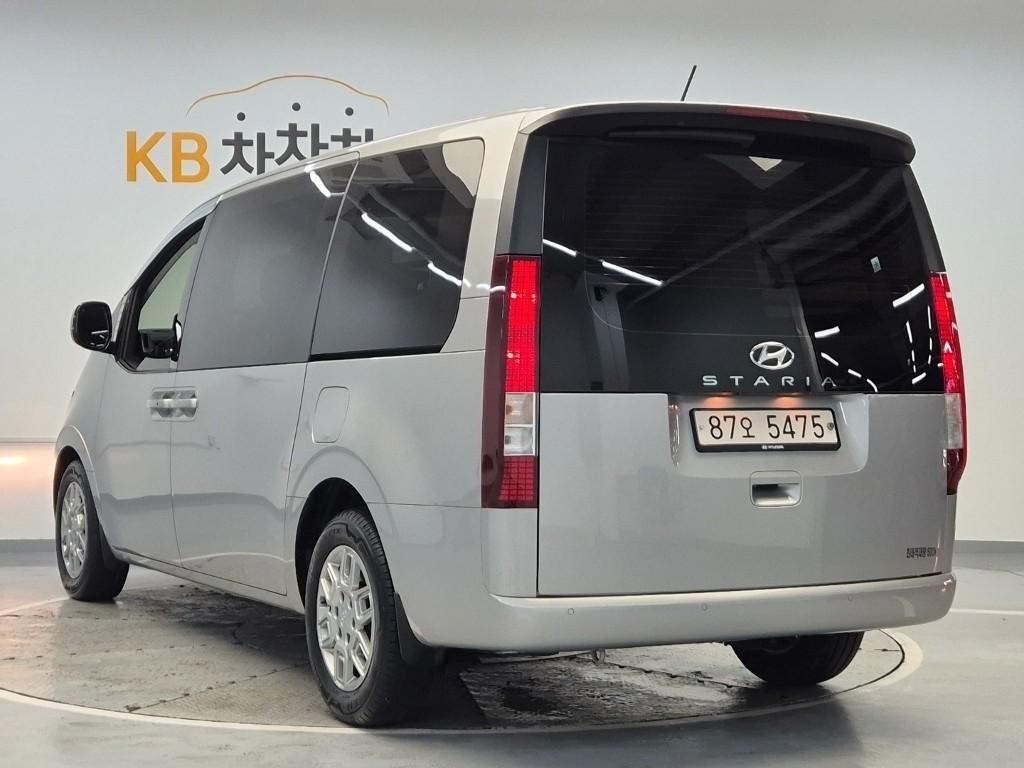 2022 HYUNDAI STARIA 