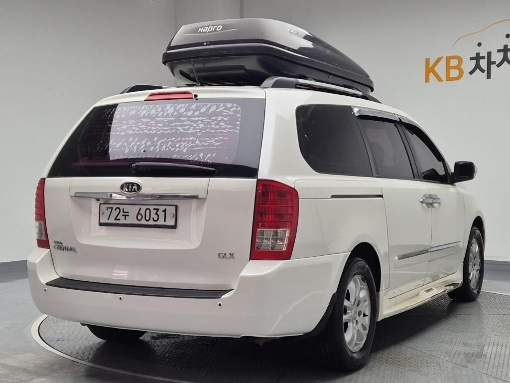 2011 KIA CARNIVAL R 
