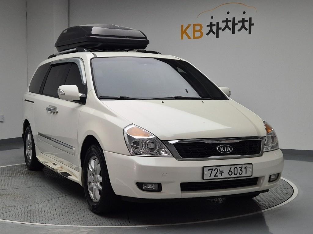 2011 KIA CARNIVAL R 