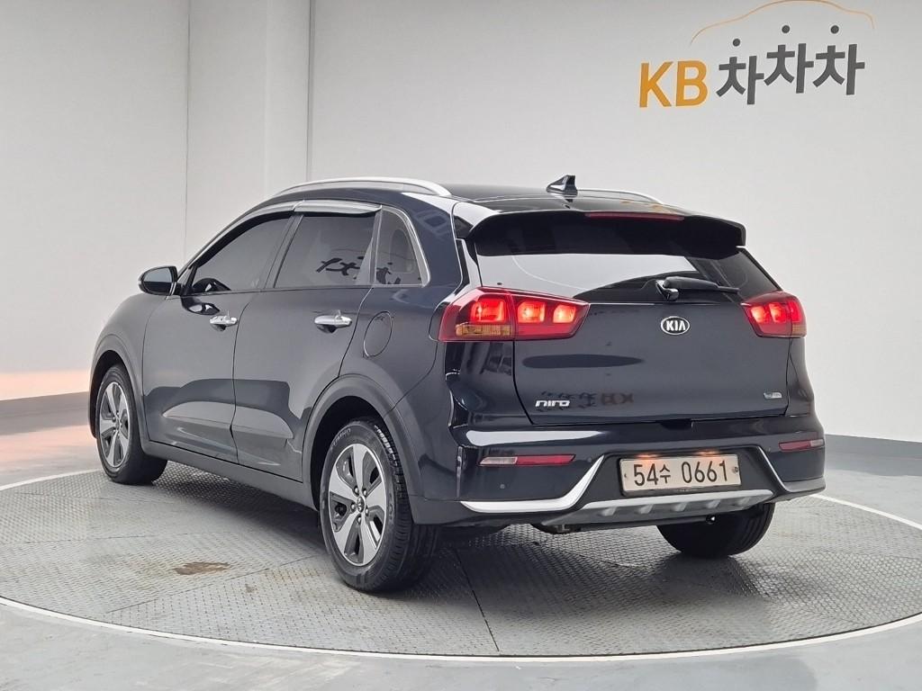2017 KIA NIRO 
