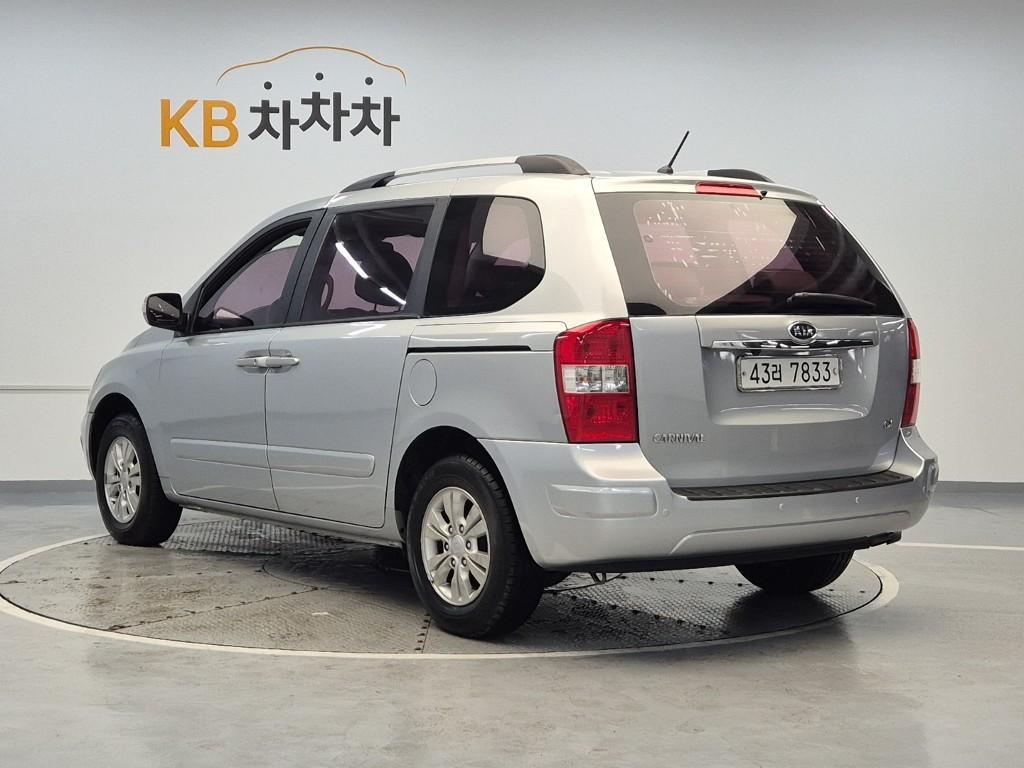 2011 KIA CARNIVAL R 