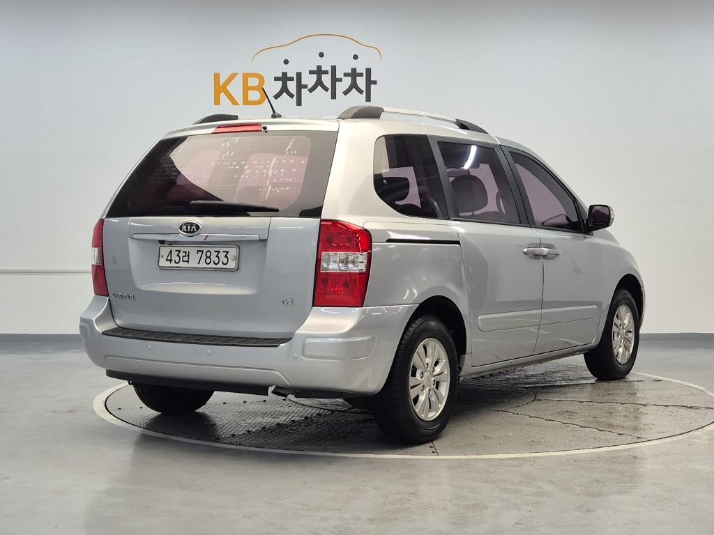 2011 KIA CARNIVAL R 