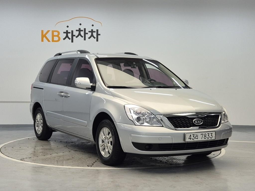 2011 KIA CARNIVAL R 