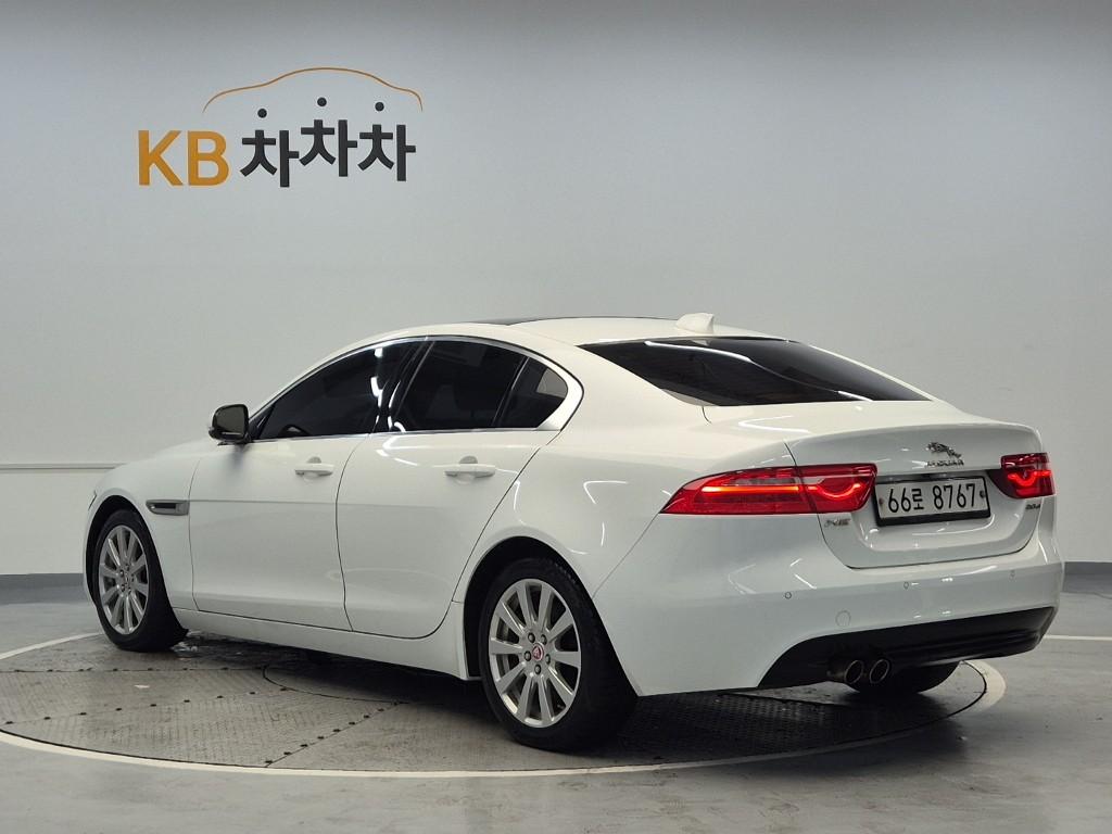 2018 JAGUAR XE 