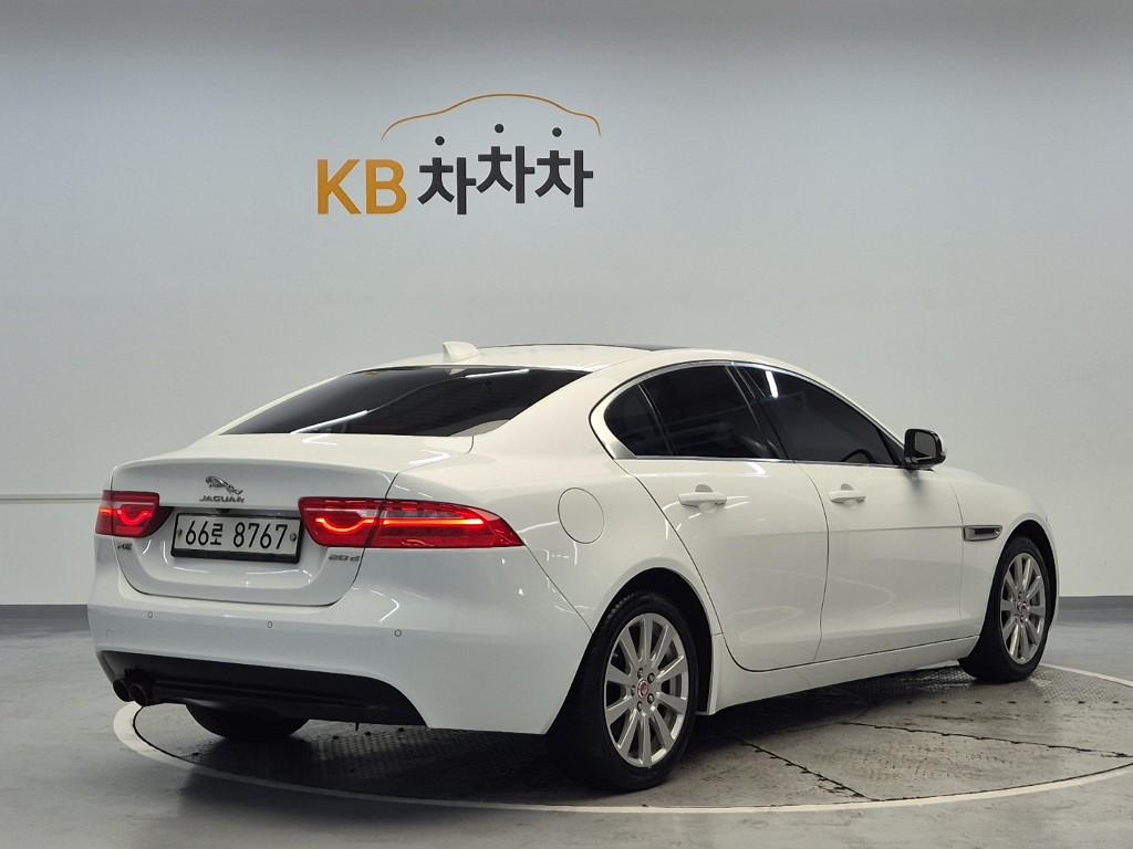2018 JAGUAR XE 