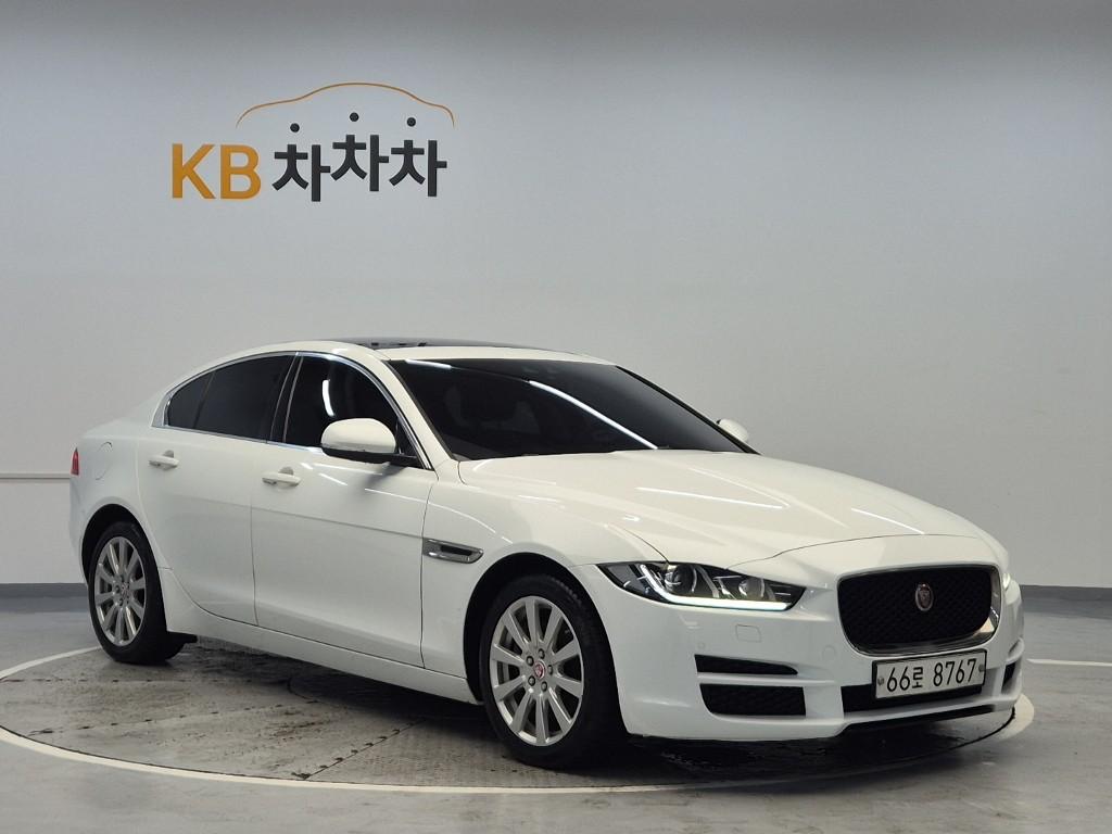 2018 JAGUAR XE 