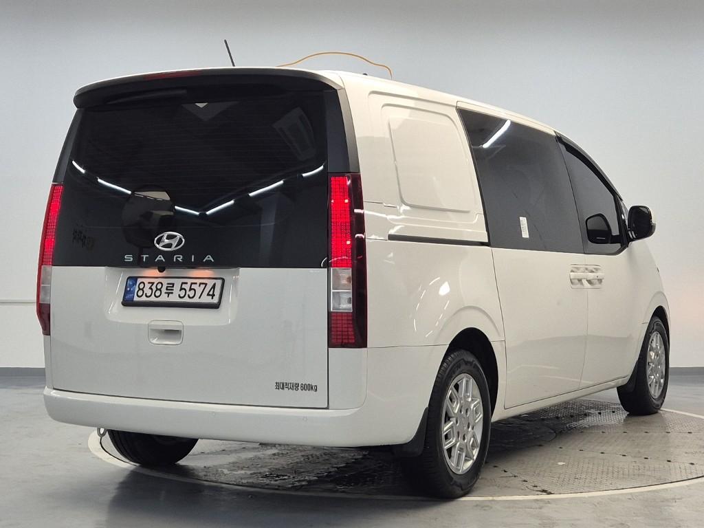 2023 HYUNDAI STARIA 