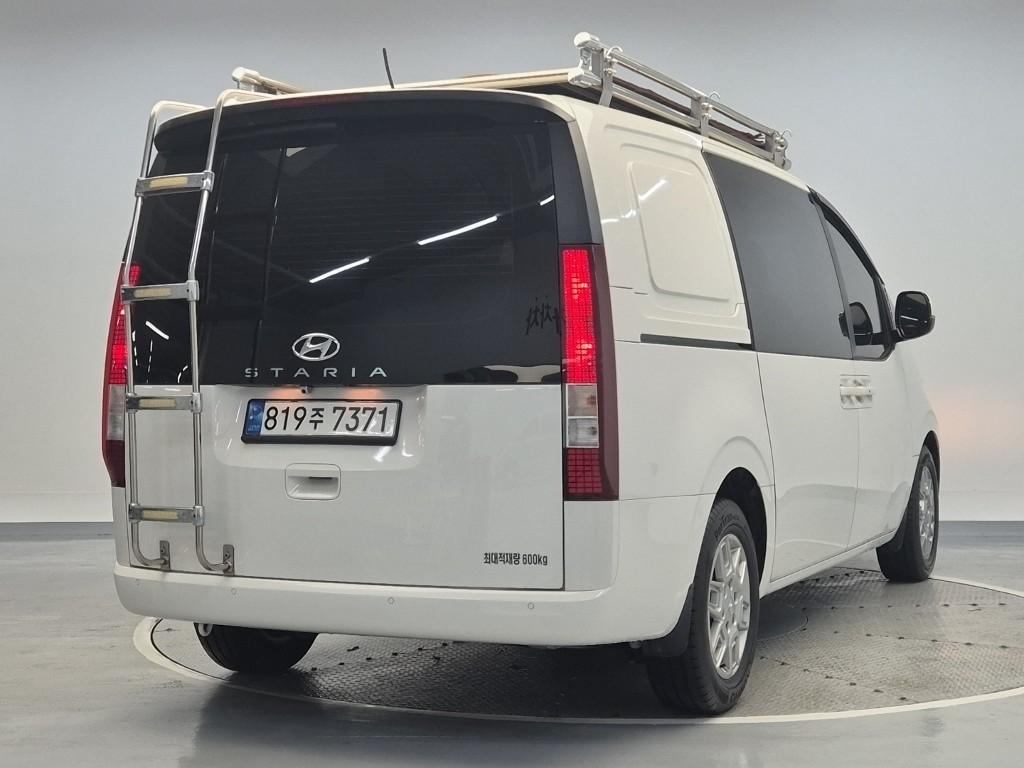 2022 HYUNDAI STARIA 
