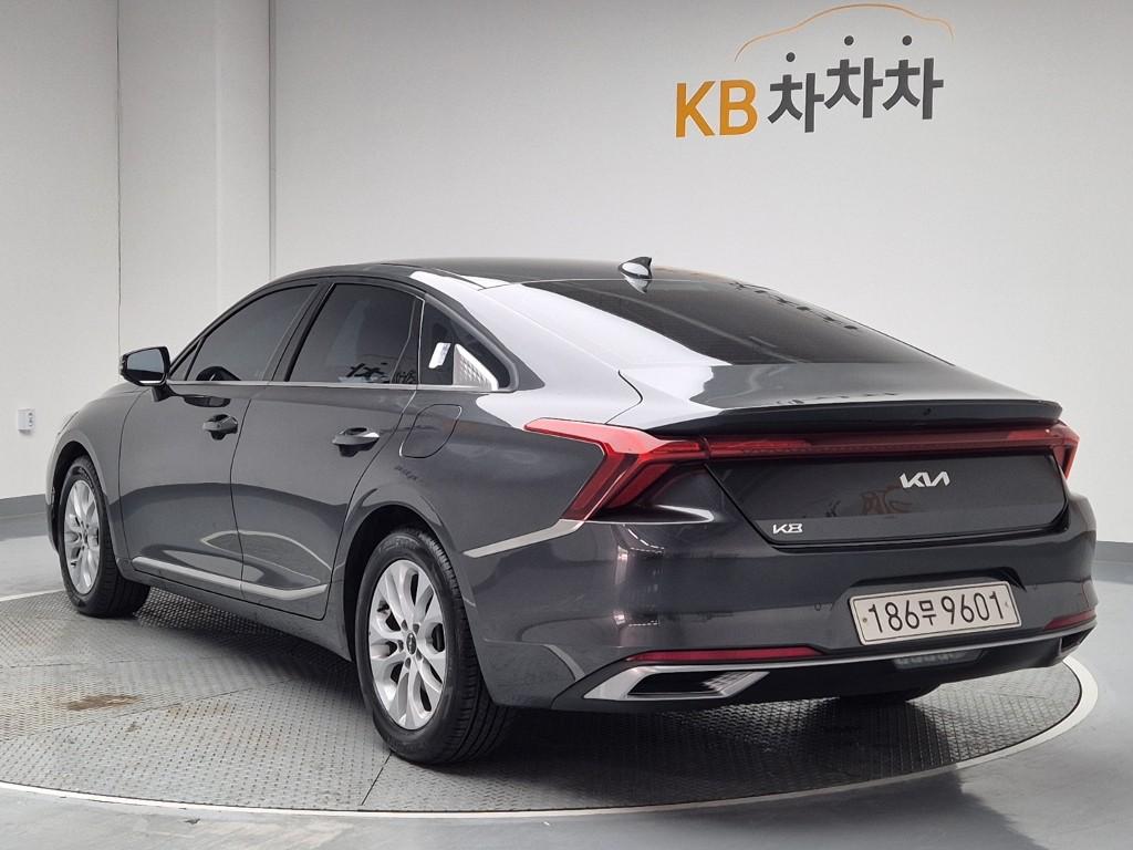 2022 KIA K8 