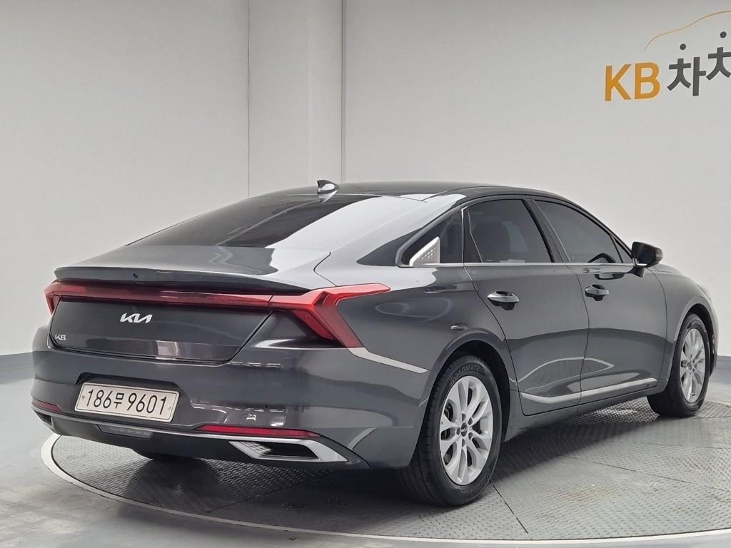 2022 KIA K8 