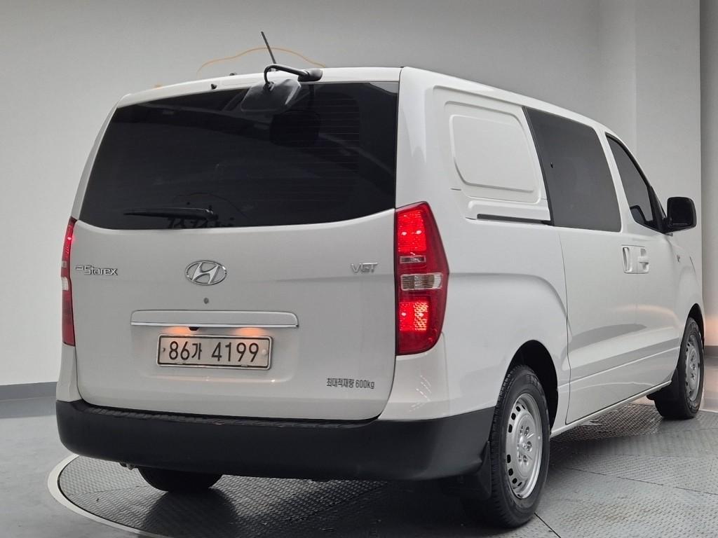 2019 HYUNDAI THE NEW GRAND STAREX 