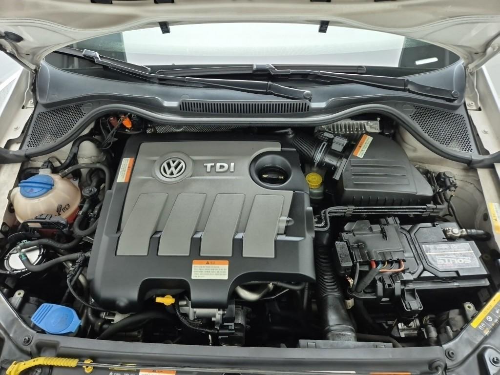 2014 VOLKSWAGEN THE NEW POLO (5Gen) 