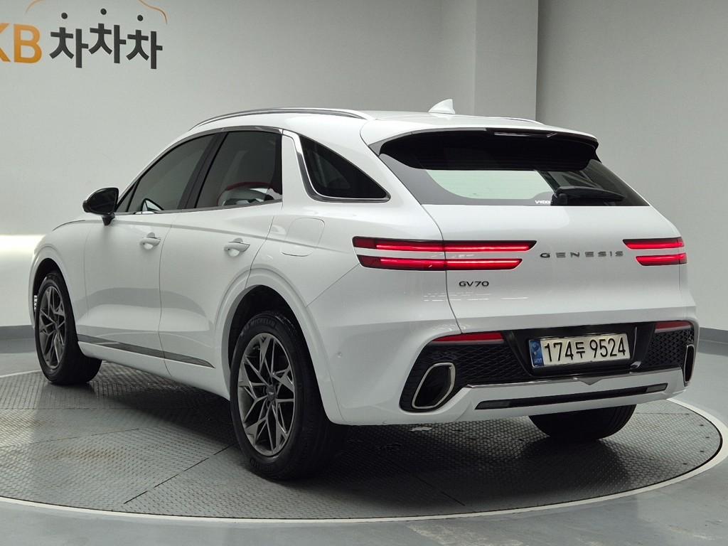 2021 GENESIS GV70 