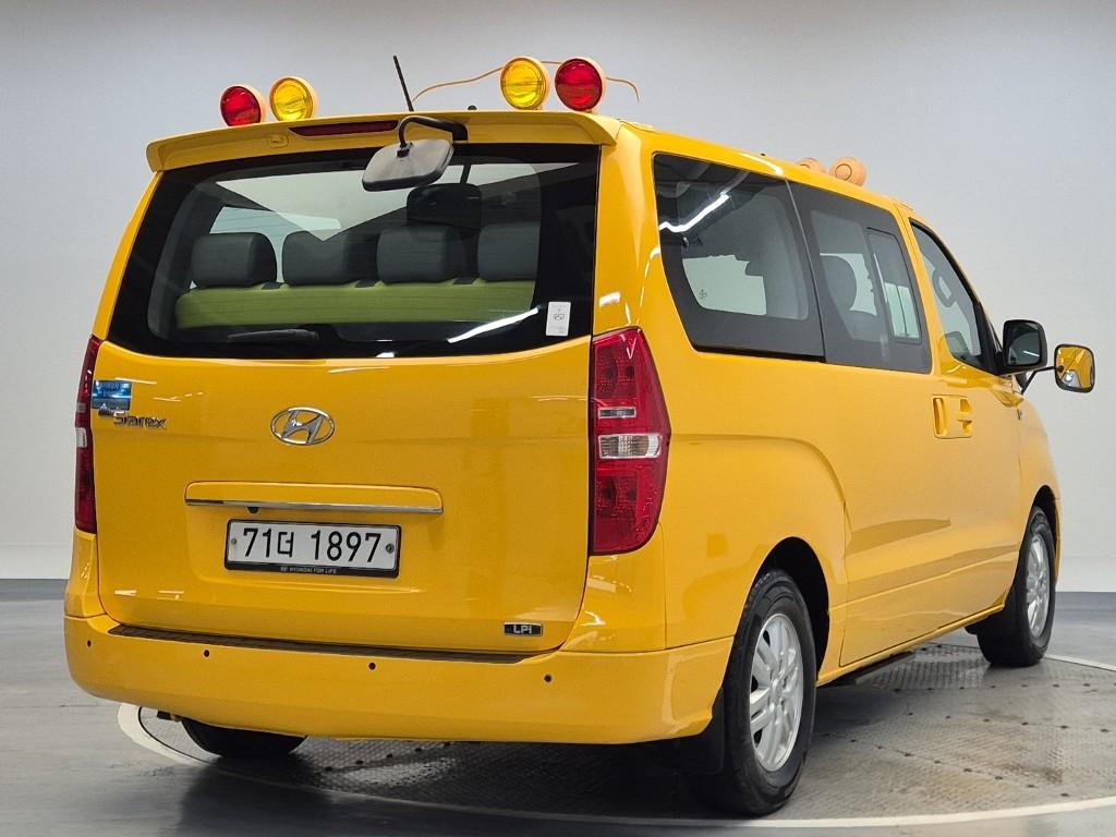 2018 HYUNDAI GRAND STAREX 