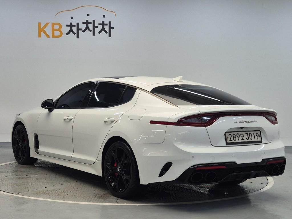 2020 KIA STINGER 