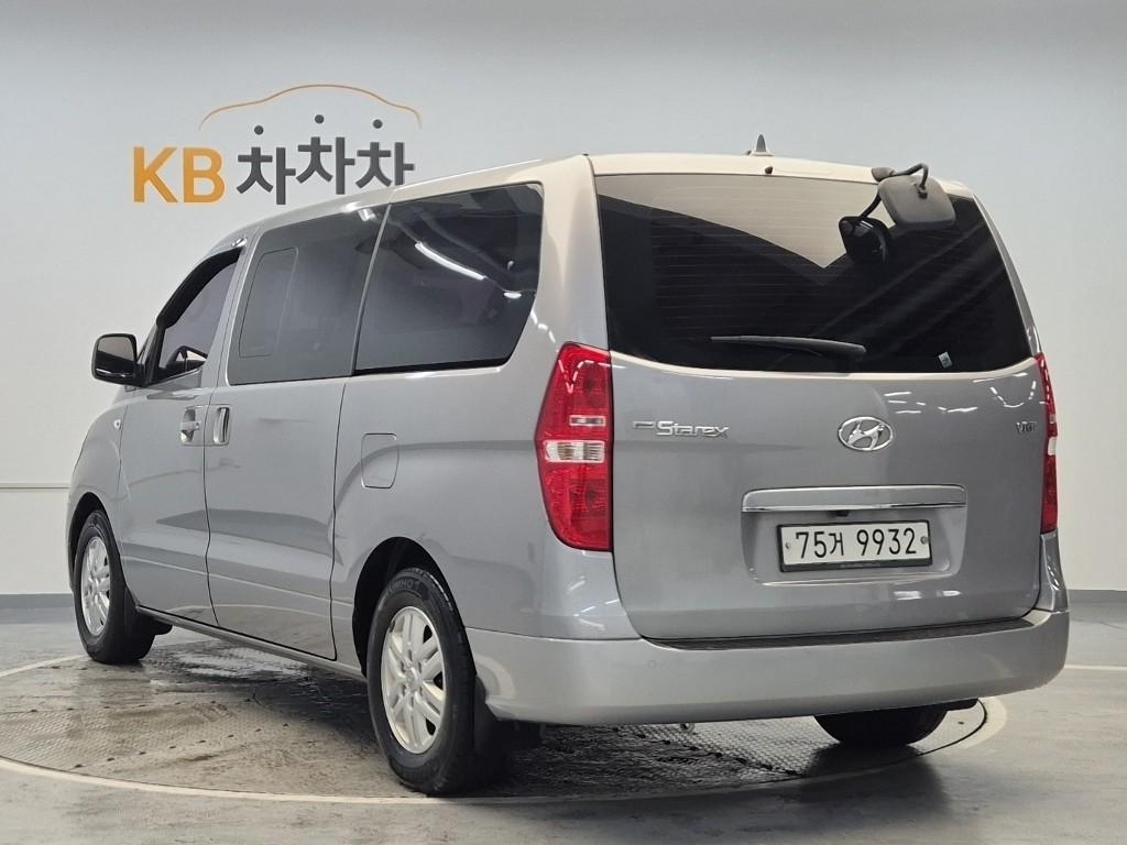 2017 HYUNDAI GRAND STAREX 