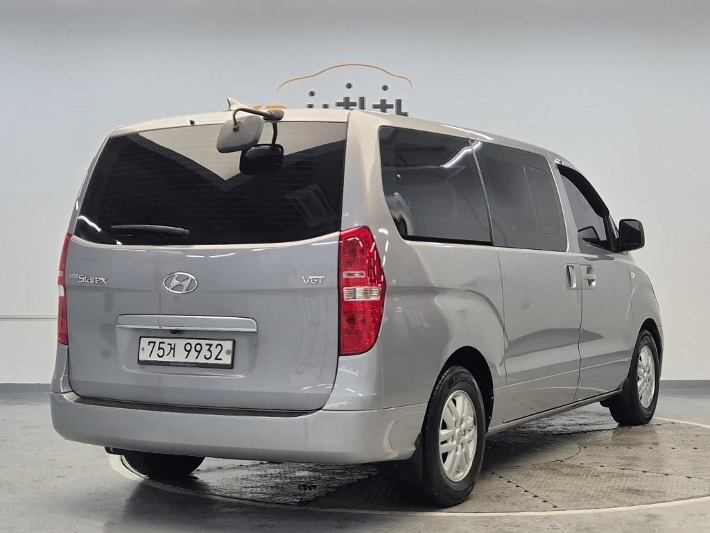 2017 HYUNDAI GRAND STAREX 