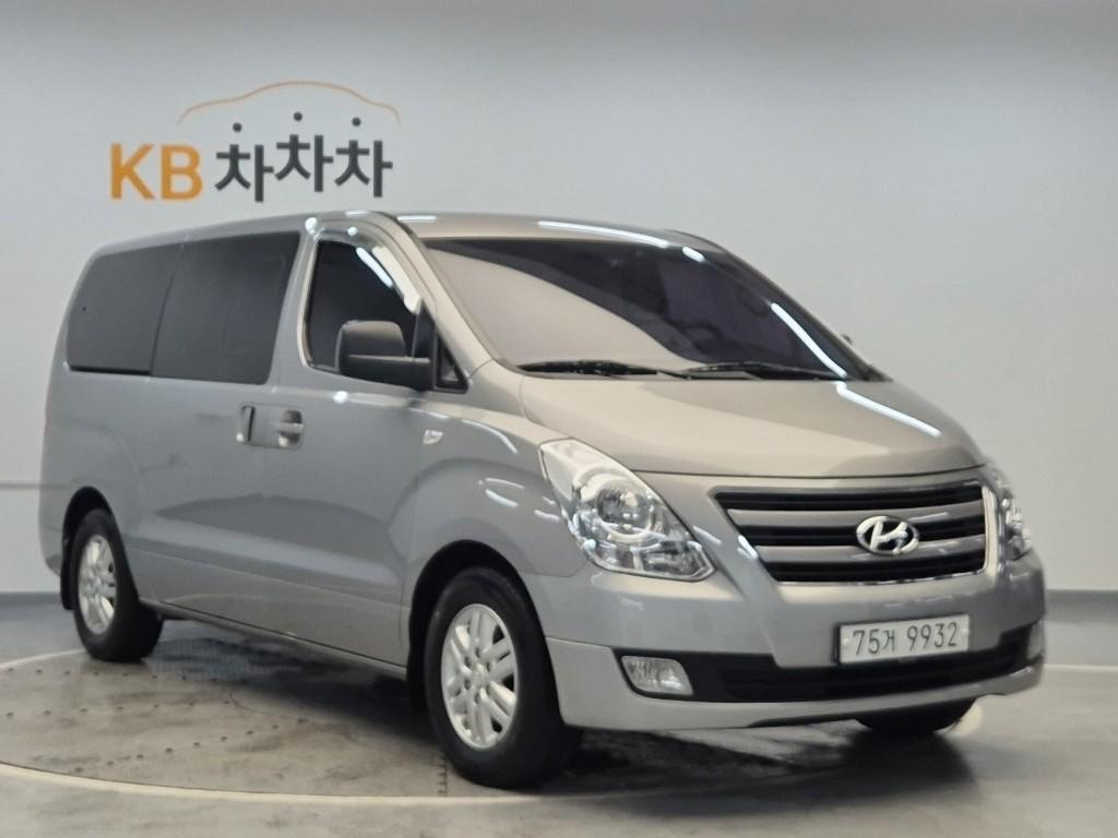 2017 HYUNDAI GRAND STAREX 