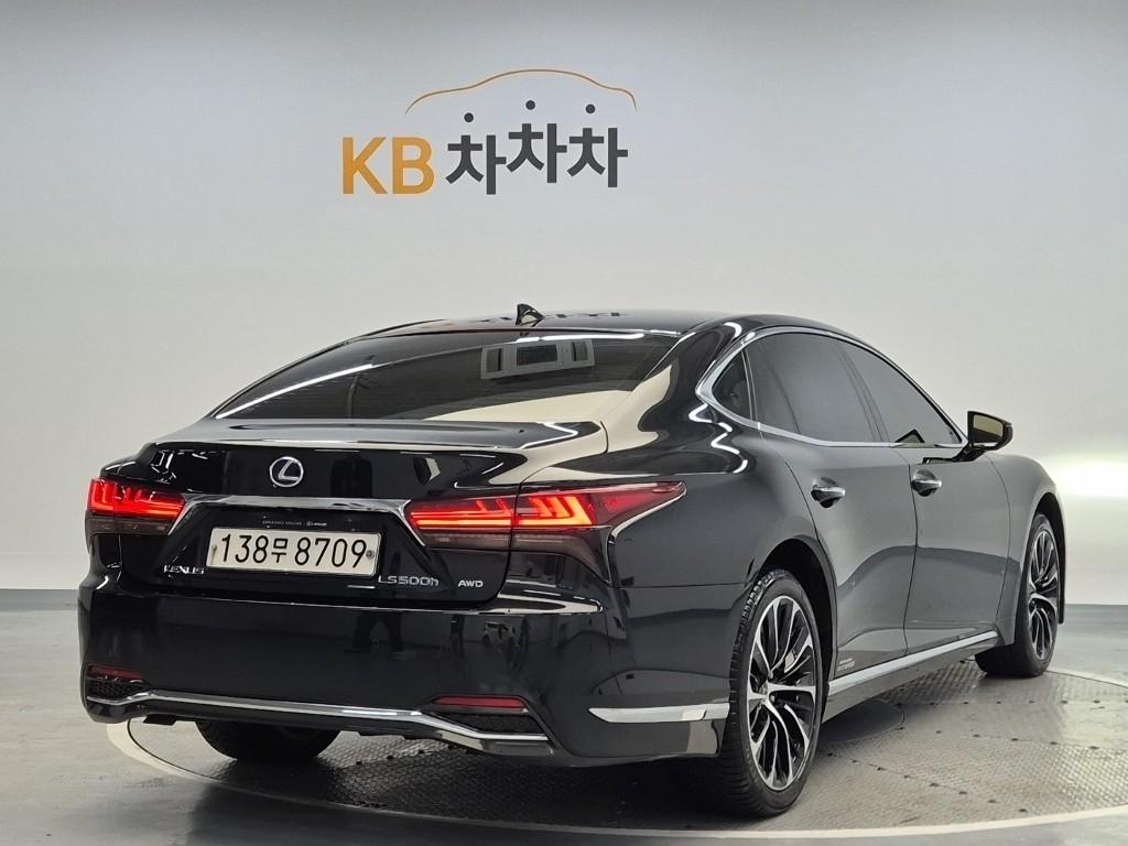 2022 LEXUS LS 