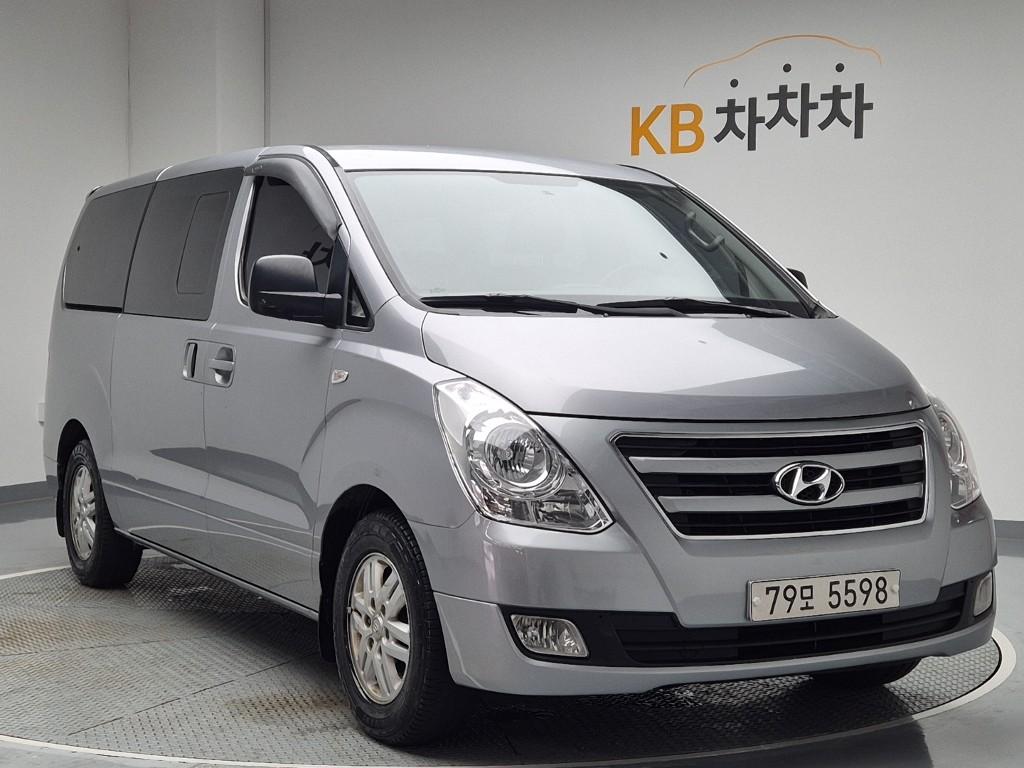 2017 HYUNDAI GRAND STAREX 