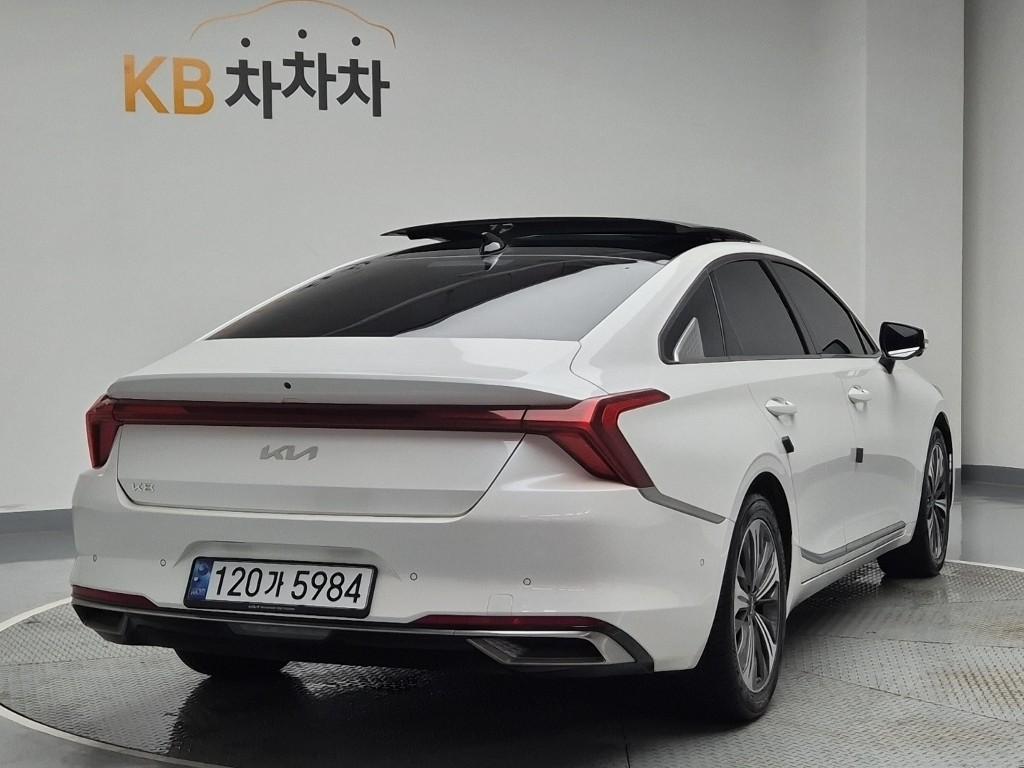 2022 KIA K8 