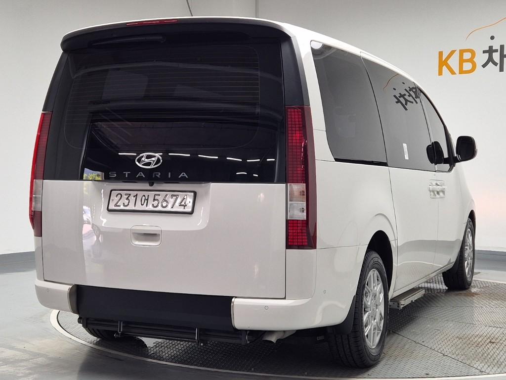 2022 HYUNDAI STARIA 