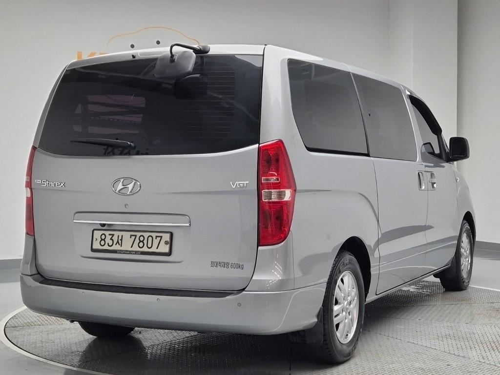 2017 HYUNDAI GRAND STAREX 