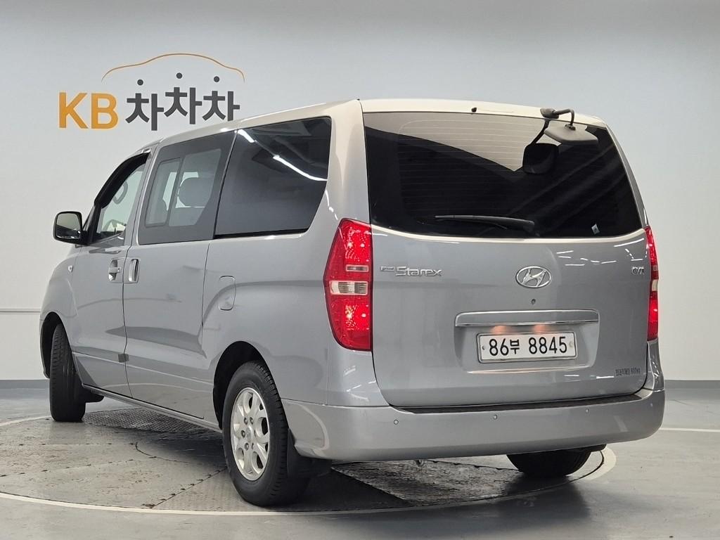 2011 HYUNDAI GRAND STAREX 