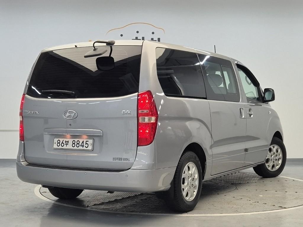 2011 HYUNDAI GRAND STAREX 