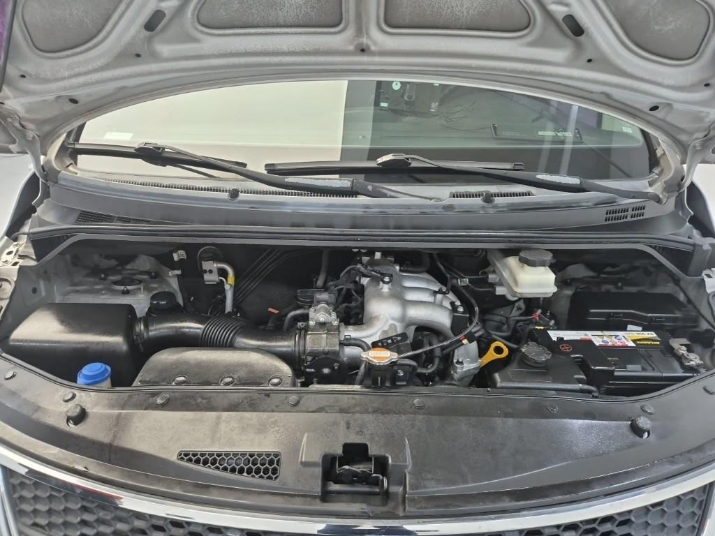 2010 HYUNDAI GRAND STAREX 