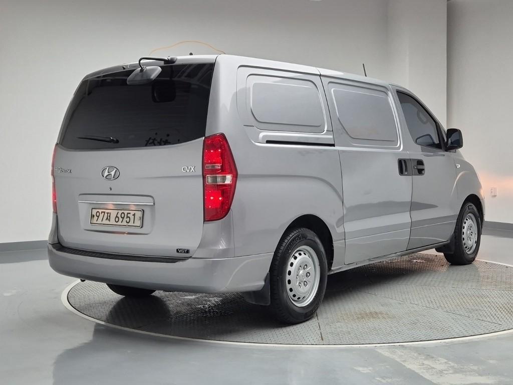 2011 HYUNDAI GRAND STAREX 