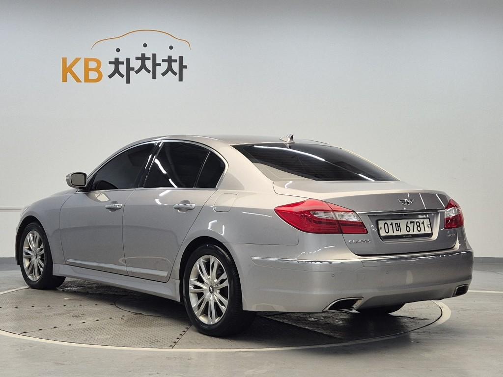 2012 HYUNDAI GENESIS 