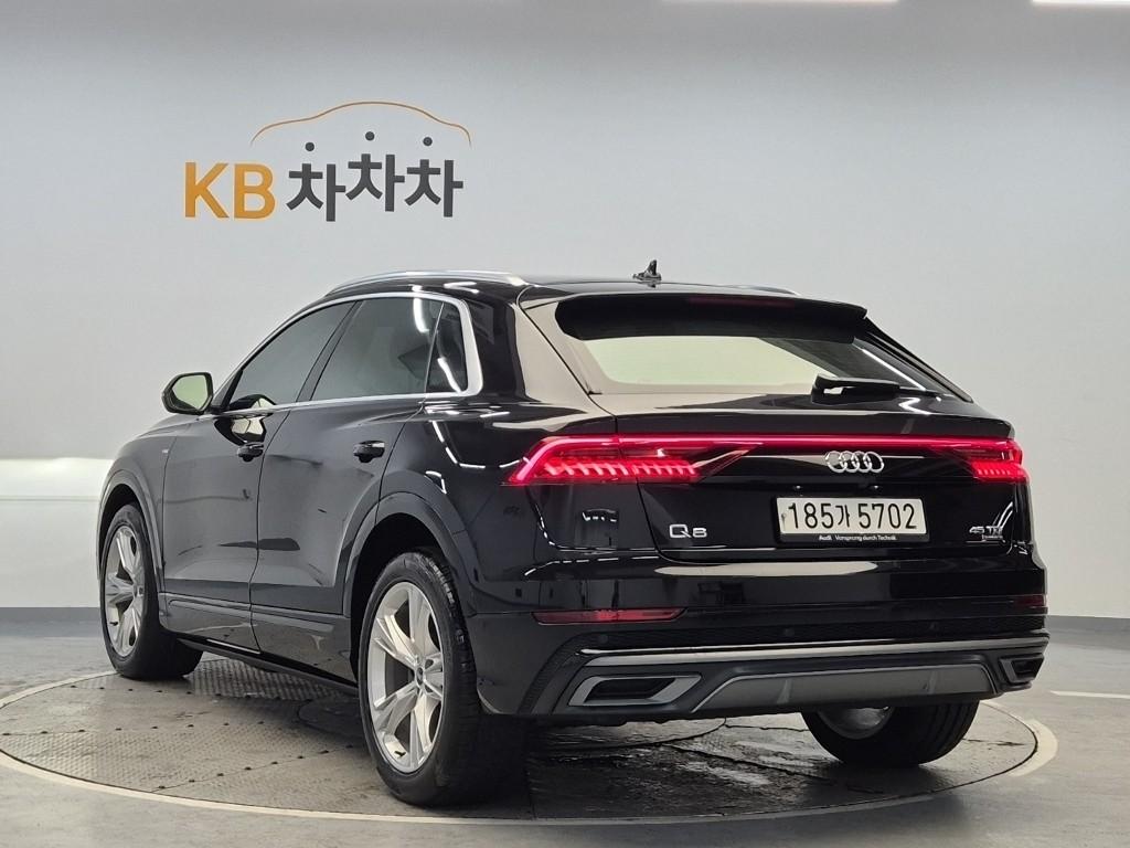 2021 AUDI Q8 