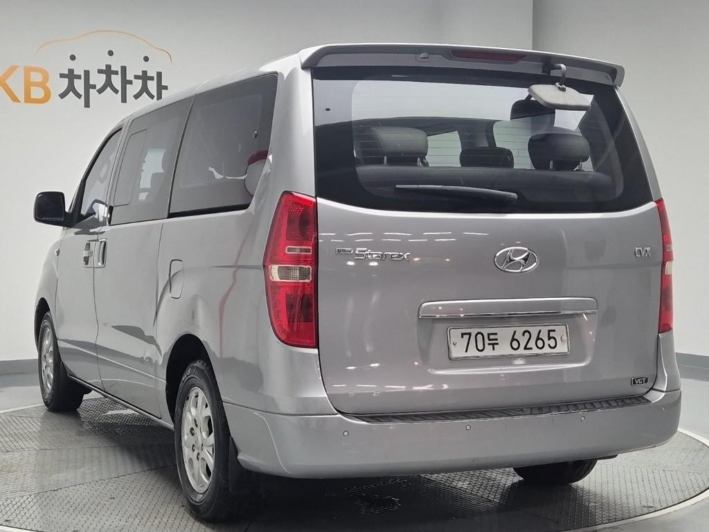 2011 HYUNDAI GRAND STAREX 