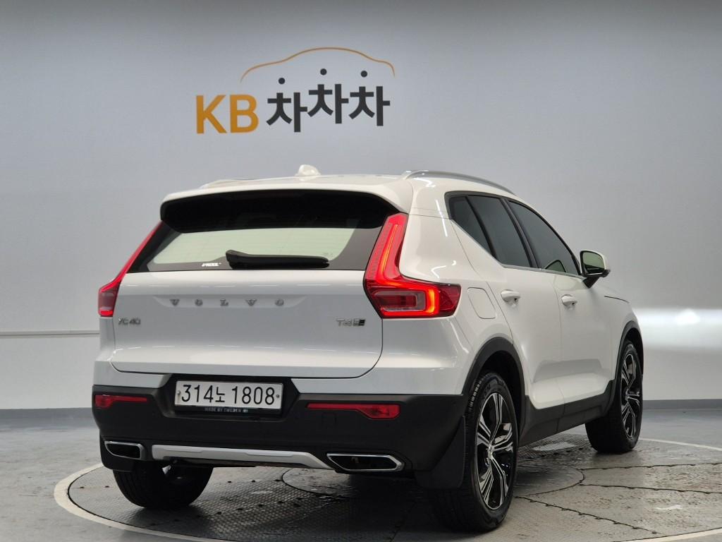 2020 VOLVO XC40 