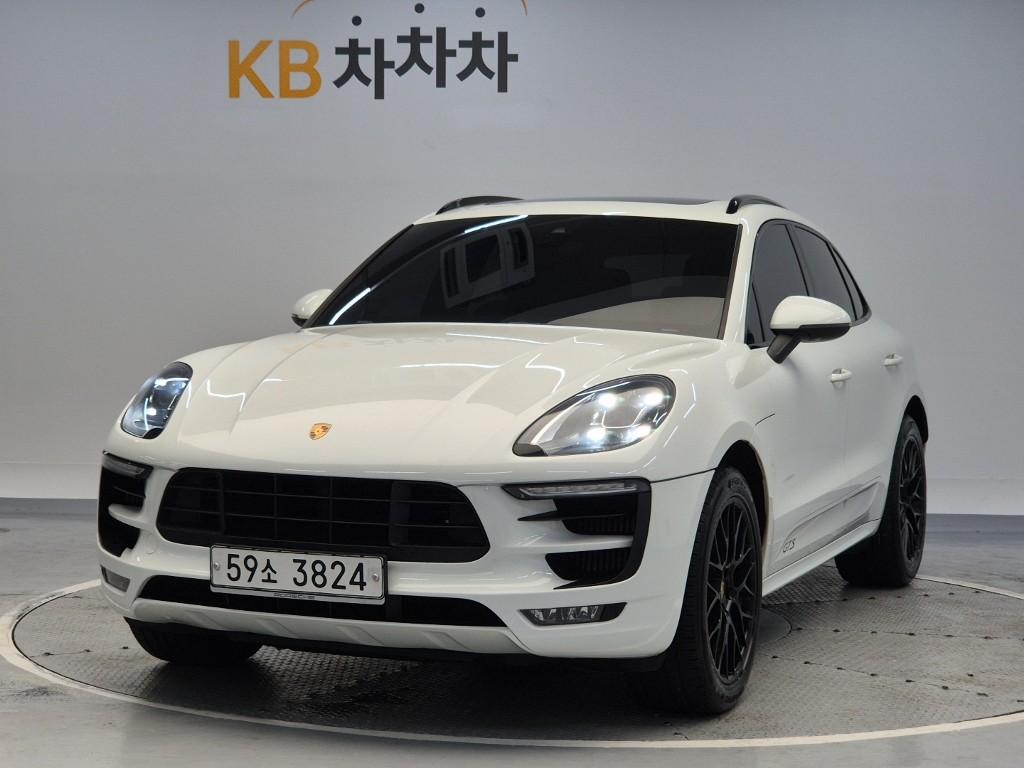 2018 PORSCHE MACAN 