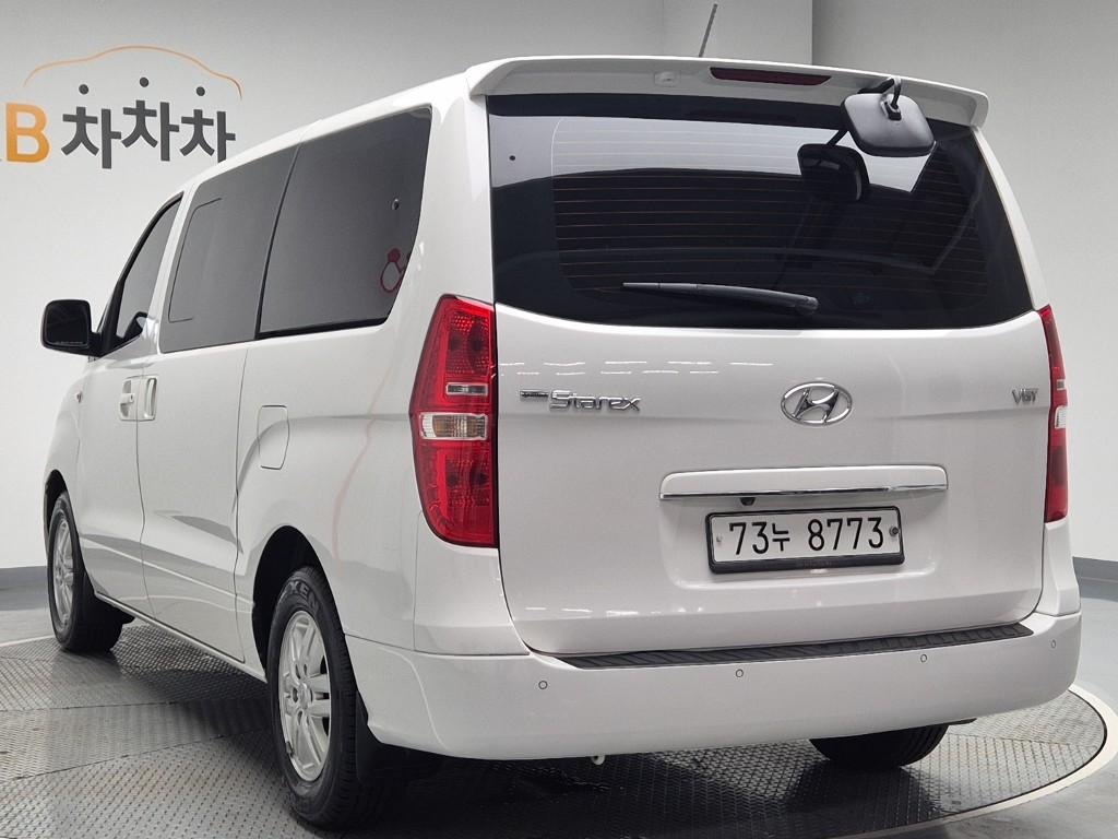 2017 HYUNDAI GRAND STAREX 