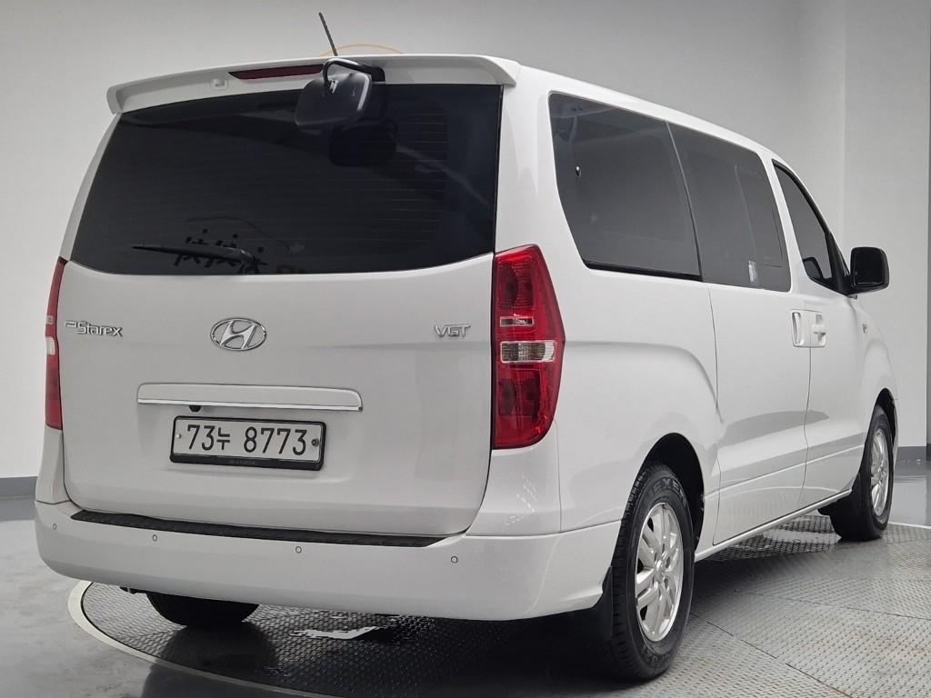 2017 HYUNDAI GRAND STAREX 