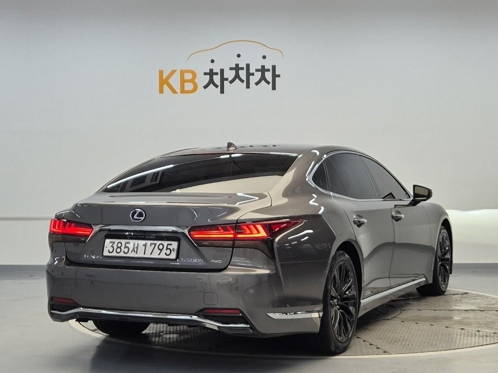 2022 LEXUS LS 