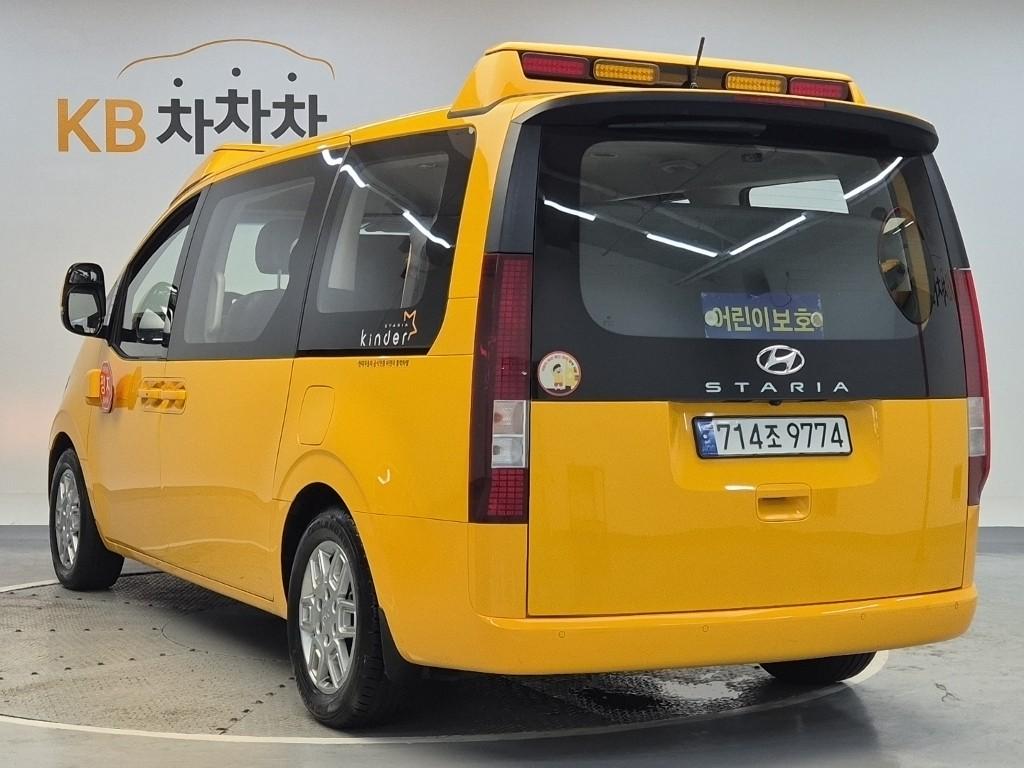 2023 HYUNDAI STARIA 