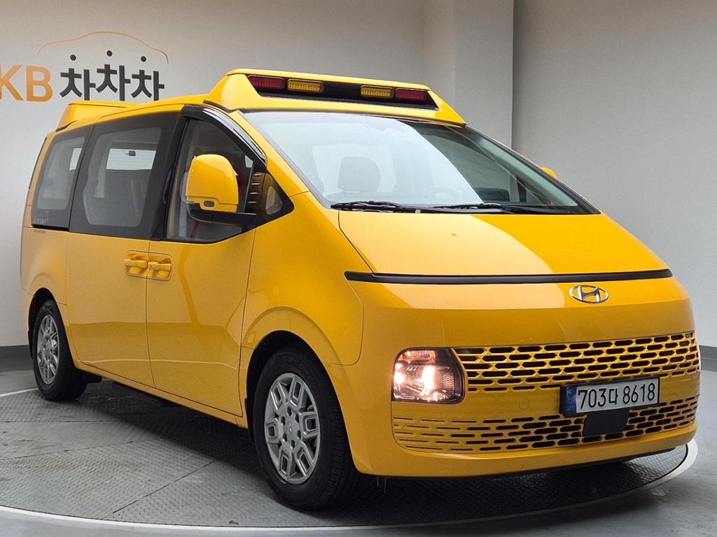 2023 HYUNDAI STARIA 
